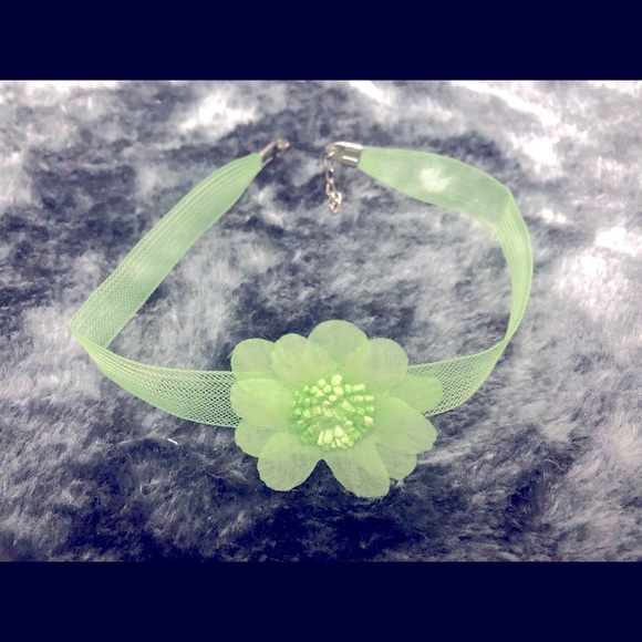 $1 New Necklace Flower Design - Picture 1 of 2